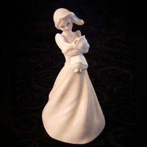 Elegant Cream Figurine